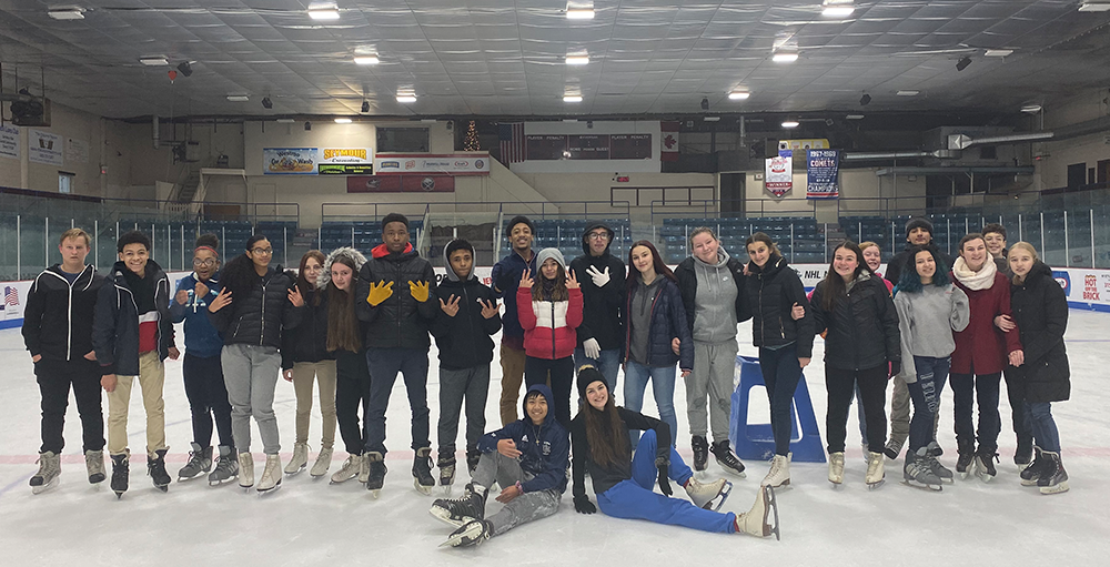 High school Atoms visited Clinton Arena for a team bonding class field trip, where they ice skated
