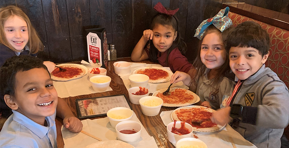 Elementary Atoms get a behind the scenes look at UNO Pizzeria on a class field trip